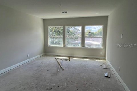 House in Orlando, Florida 5 bedrooms, 319.68 sq.m. № 2129060 - photo 10