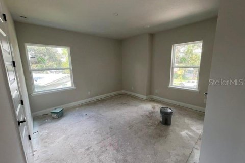 House in Orlando, Florida 5 bedrooms, 319.68 sq.m. № 2129060 - photo 15