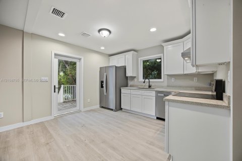 House in Key Largo, Florida 3 bedrooms № 2424681 - photo 10