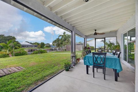 House in Port Charlotte, Florida 2 bedrooms, 95.13 sq.m. № 2284927 - photo 20