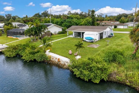 House in Port Charlotte, Florida 2 bedrooms, 95.13 sq.m. № 2284927 - photo 3