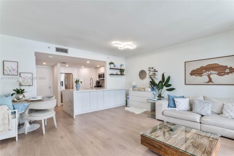 Condo in Miami, Florida, 1 bedroom  № 1994155 - photo 4