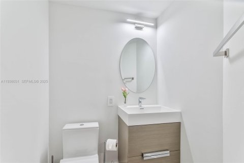 Condo in Miami, Florida, 1 bedroom  № 1994155 - photo 8