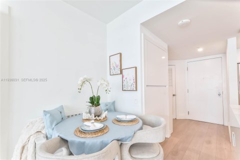 Condo in Miami, Florida, 1 bedroom  № 1994155 - photo 5