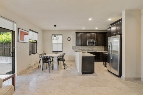 House in Doral, Florida 5 bedrooms, 286.51 sq.m. № 1731739 - photo 18