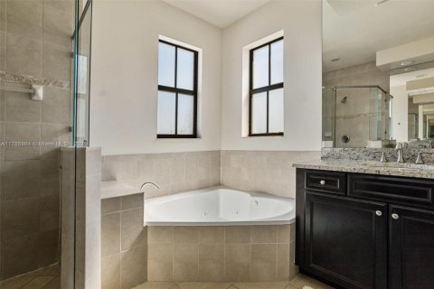 House in Doral, Florida 5 bedrooms, 286.51 sq.m. № 1731739 - photo 23