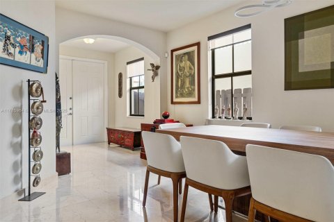 House in Doral, Florida 5 bedrooms, 286.51 sq.m. № 1731739 - photo 14