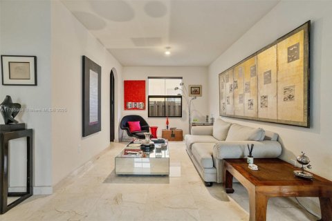 House in Doral, Florida 5 bedrooms, 286.51 sq.m. № 1731739 - photo 15