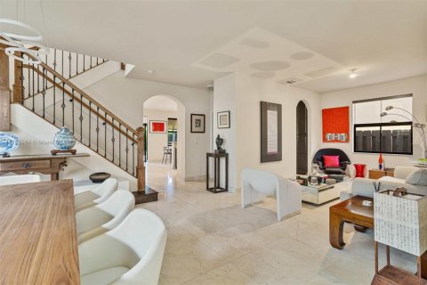 House in Doral, Florida 5 bedrooms, 286.51 sq.m. № 1731739 - photo 5