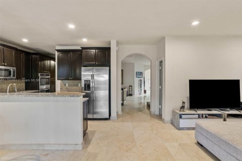 House in Doral, Florida 5 bedrooms, 286.51 sq.m. № 1731739 - photo 19