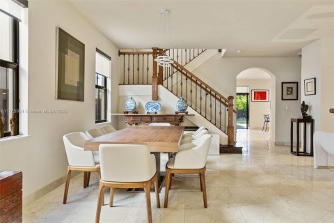 House in Doral, Florida 5 bedrooms, 286.51 sq.m. № 1731739 - photo 6