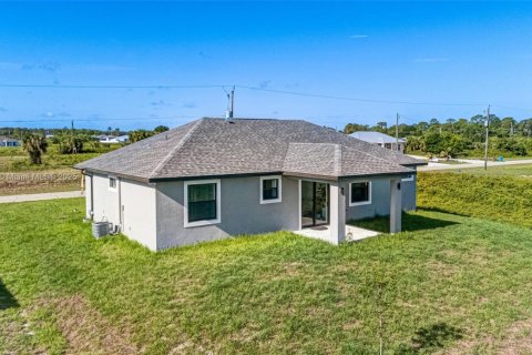 House in LaBelle, Florida 4 bedrooms, 150.13 sq.m. № 1749925 - photo 29