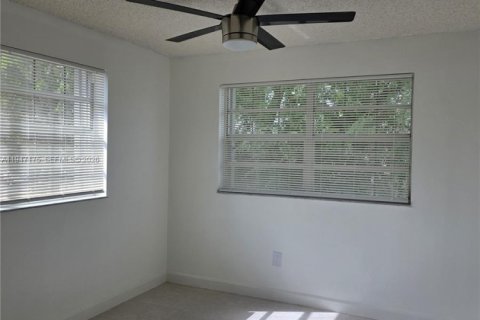 Touwnhouse à louer à Cooper City, Floride: 3 chambres, 125.42 m2 № 2003296 - photo 9