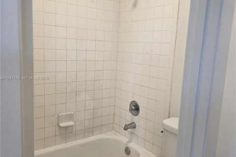 Touwnhouse à louer à Cooper City, Floride: 3 chambres, 125.42 m2 № 2003296 - photo 12