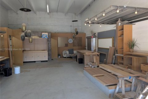Commercial property in Opa-locka, Florida № 1874551 - photo 3