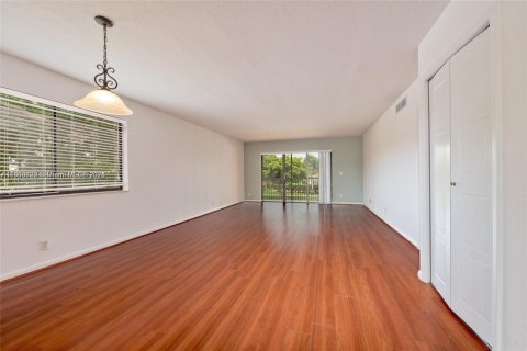 Condominio en venta en Weston, Florida, 2 dormitorios, 114.36 m2 № 2031755 - foto 4