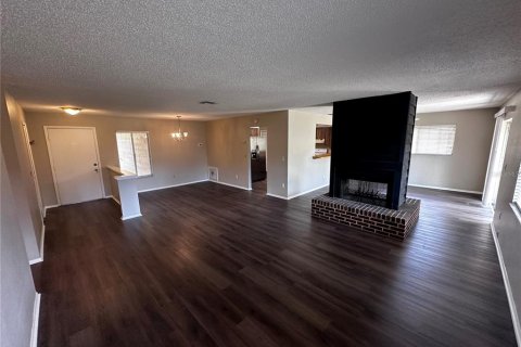 Villa ou maison à louer à Casselberry, Floride: 4 chambres, 166.57 m2 № 1903280 - photo 3