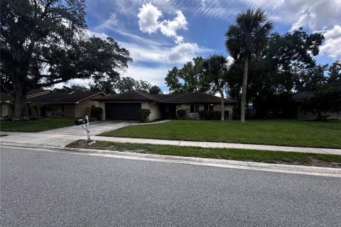 House in Casselberry, Florida 4 bedrooms, 166.57 sq.m. № 1903280 - photo 1