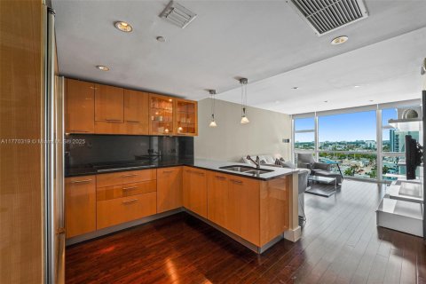 Condo in Miami Beach, Florida, 1 bedroom  № 2033784 - photo 4