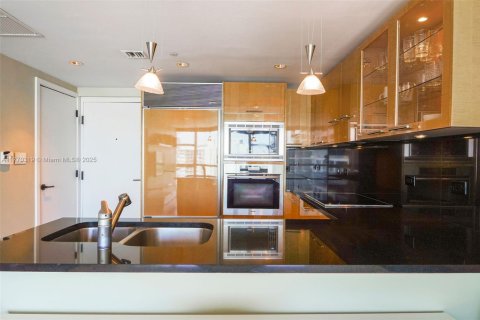 Condo in Miami Beach, Florida, 1 bedroom  № 2033784 - photo 10