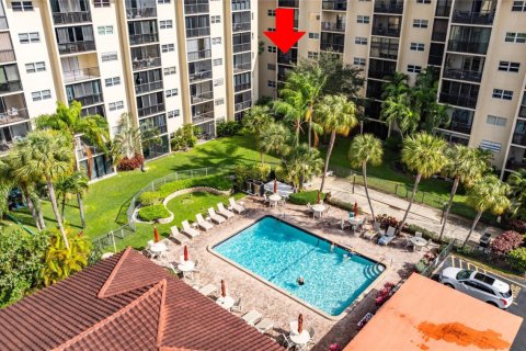 Condo in Pompano Beach, Florida, 2 bedrooms  № 1216251 - photo 1