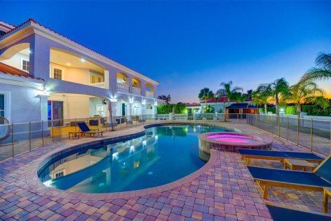 House in Thonotosassa, Florida 10 bedrooms, 895.02 sq.m. № 1534070 - photo 2