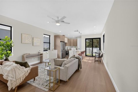 Villa ou maison à vendre à Tampa, Floride: 4 chambres, 201.04 m2 № 2427619 - photo 8