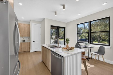 Villa ou maison à vendre à Tampa, Floride: 4 chambres, 201.04 m2 № 2427619 - photo 14