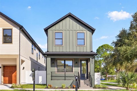 Villa ou maison à Tampa, Floride 4 chambres, 201.04 m2 № 2427619