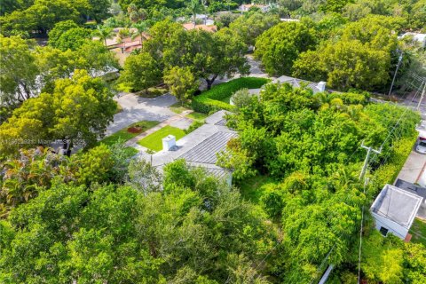House in Coral Gables, Florida 4 bedrooms, 177.26 sq.m. № 1891434 - photo 7