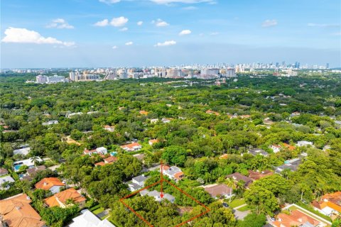 House in Coral Gables, Florida 4 bedrooms, 177.26 sq.m. № 1891434 - photo 21