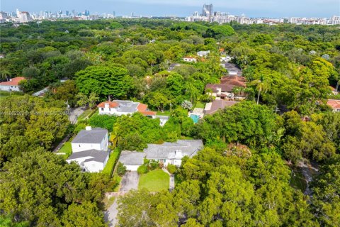 House in Coral Gables, Florida 4 bedrooms, 177.26 sq.m. № 1891434 - photo 16
