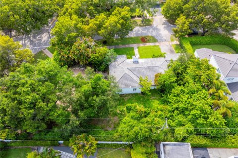 House in Coral Gables, Florida 4 bedrooms, 177.26 sq.m. № 1891434 - photo 12