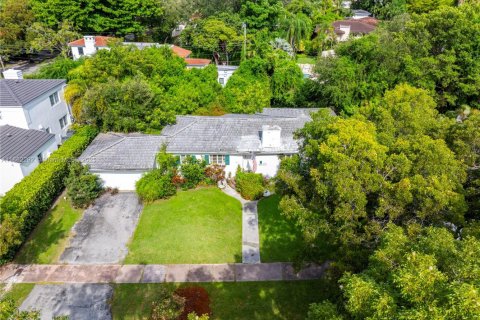 House in Coral Gables, Florida 4 bedrooms, 177.26 sq.m. № 1891434 - photo 5
