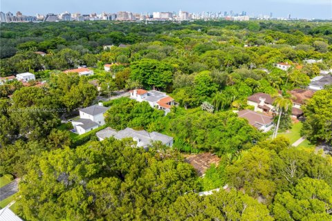 House in Coral Gables, Florida 4 bedrooms, 177.26 sq.m. № 1891434 - photo 15