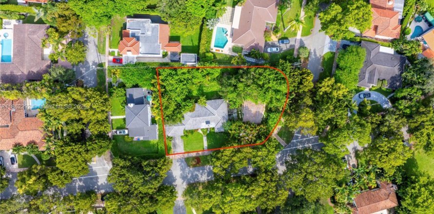 House in Coral Gables, Florida 4 bedrooms, 177.26 sq.m. № 1891434