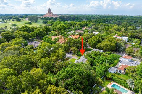 House in Coral Gables, Florida 4 bedrooms, 177.26 sq.m. № 1891434 - photo 14