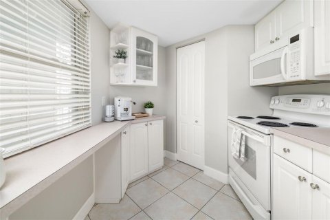 Condominio en alquiler en Sarasota, Florida, 2 dormitorios, 108.51 m2 № 2118245 - foto 5