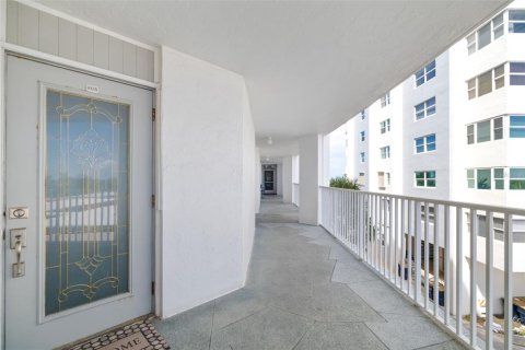 Condominio en alquiler en Sarasota, Florida, 2 dormitorios, 108.51 m2 № 2118245 - foto 2