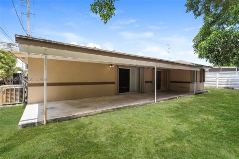 Villa ou maison à louer à Hallandale Beach, Floride: 3 chambres, 131.83 m2 № 2043498 - photo 15