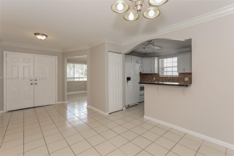 Villa ou maison à louer à Hallandale Beach, Floride: 3 chambres, 131.83 m2 № 2043498 - photo 5