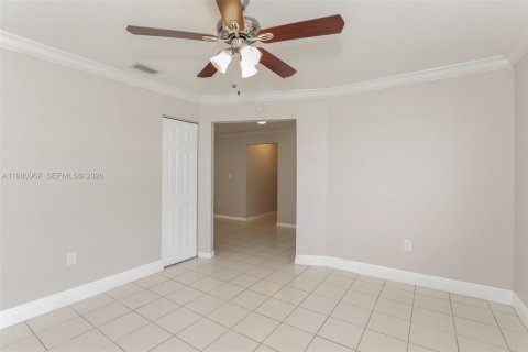 Villa ou maison à louer à Hallandale Beach, Floride: 3 chambres, 131.83 m2 № 2043498 - photo 2