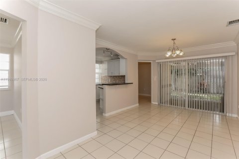 Villa ou maison à louer à Hallandale Beach, Floride: 3 chambres, 131.83 m2 № 2043498 - photo 4