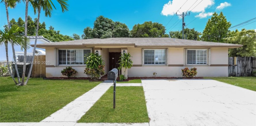 Villa ou maison à Hallandale Beach, Floride 3 chambres, 131.83 m2 № 2043498