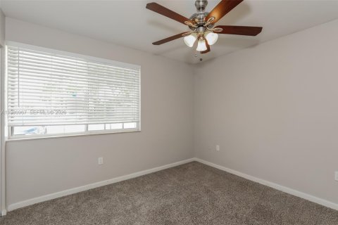 Villa ou maison à louer à Hallandale Beach, Floride: 3 chambres, 131.83 m2 № 2043498 - photo 10