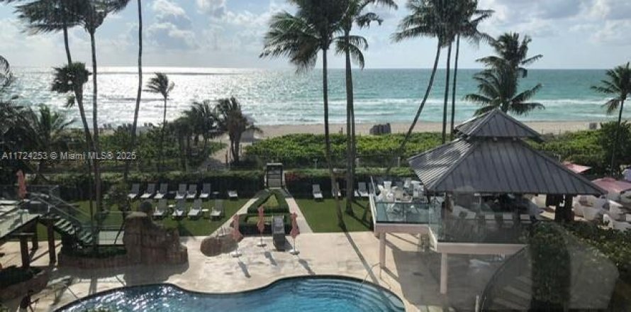 Condo in Miami Beach, Florida, 2 bedrooms № 1480488