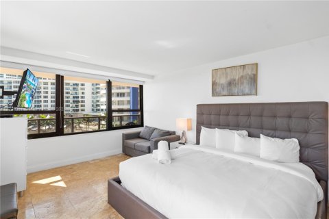Condo in Miami Beach, Florida, 2 bedrooms  № 1480488 - photo 26