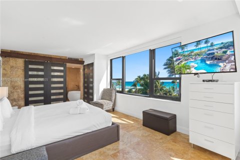 Condo in Miami Beach, Florida, 2 bedrooms  № 1480488 - photo 24