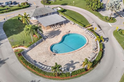Condominio en venta en Deerfield Beach, Florida, 2 dormitorios, 92.9 m2 № 1989081 - foto 2