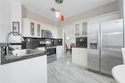 Touwnhouse à vendre à Doral, Floride: 3 chambres, 154.12 m2 № 1897904 - photo 14